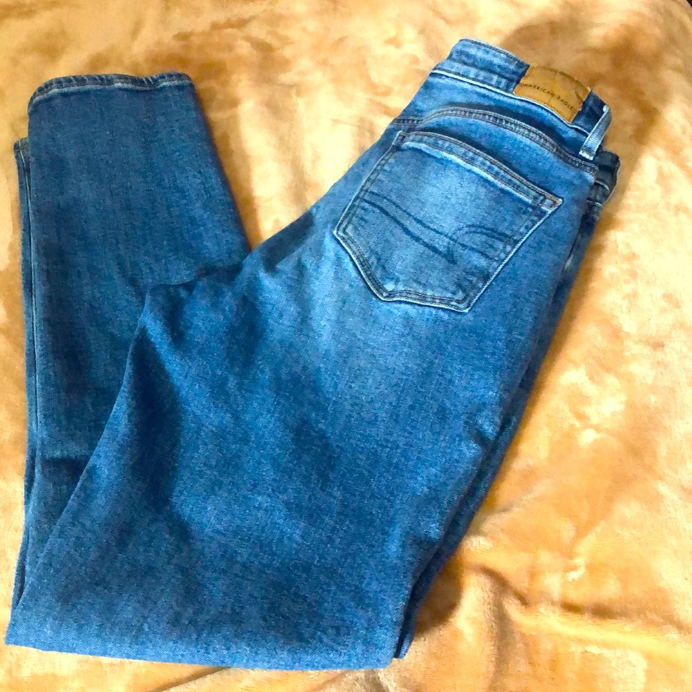 American Eagle, mom jeans.